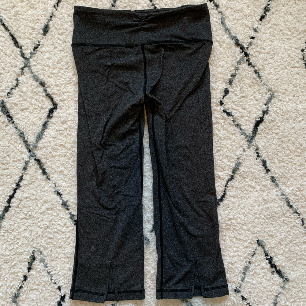 Lululemon Gather and Crow Crop Yoga Legging Size 4